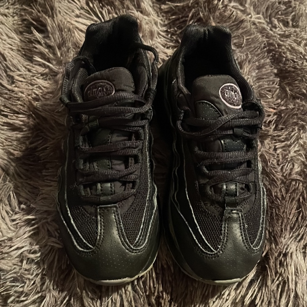 AirMax - Picture 2 of 2
